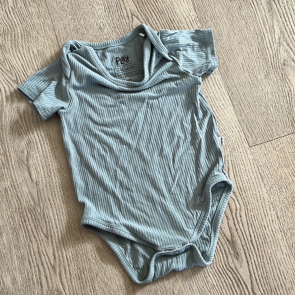 Little sleepies PLAY ribbed onesie 12-18mo like new